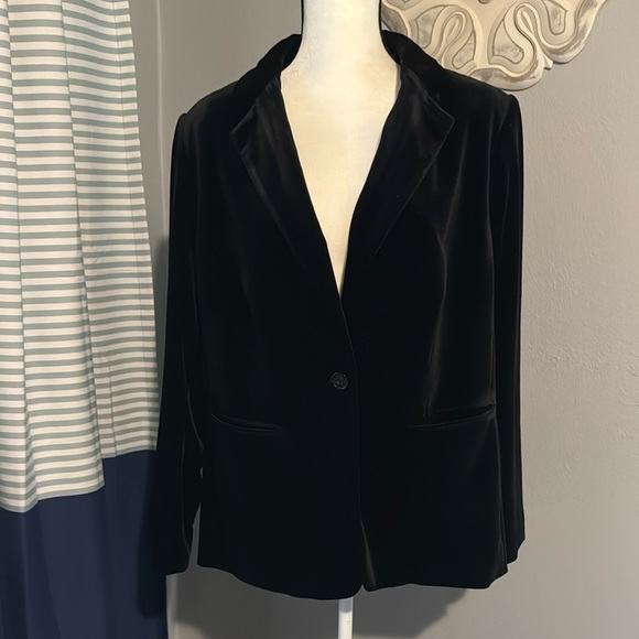 Calvin Klein Women's Black Velvet Blazer - Picture 3 of 13